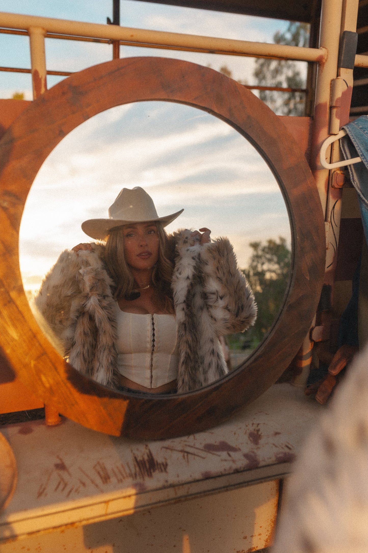 ≫∙∙ Lunar Crest Cowgirl ∙∙≪