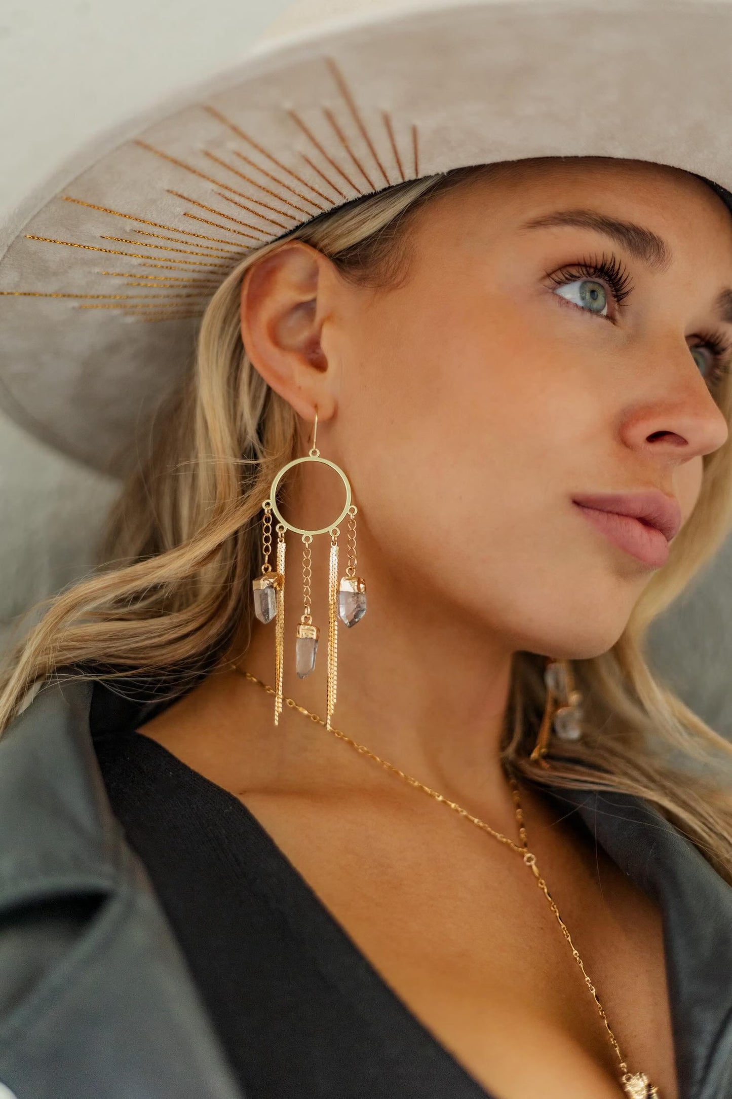 ≫∙∙ Crystal Whispers ∙∙≪